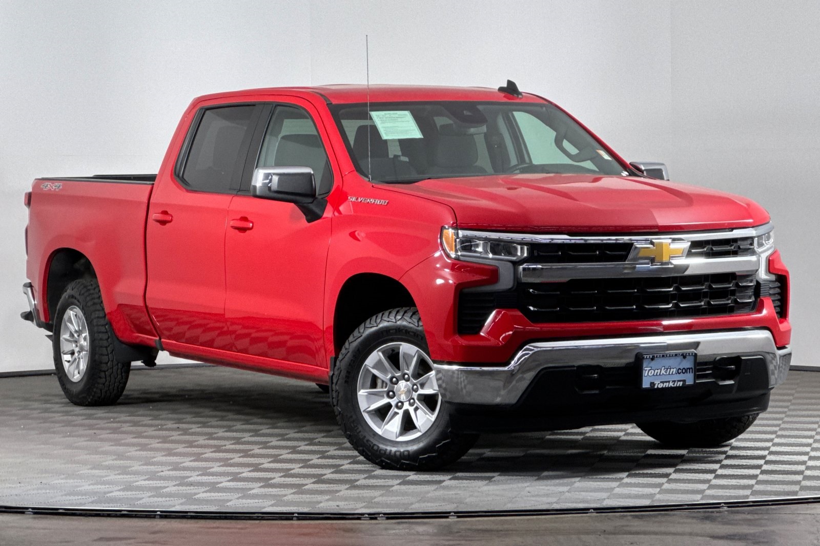 2023 Chevrolet Silverado 1500 LT photo 2
