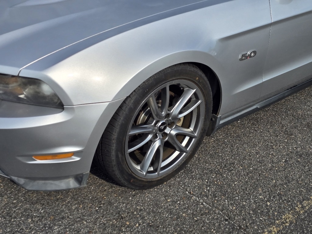 2011 Ford Mustang GT Premium photo 12