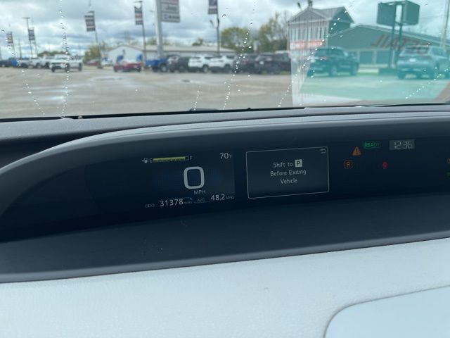 2022 Toyota Prius XLE AWD-e photo 13