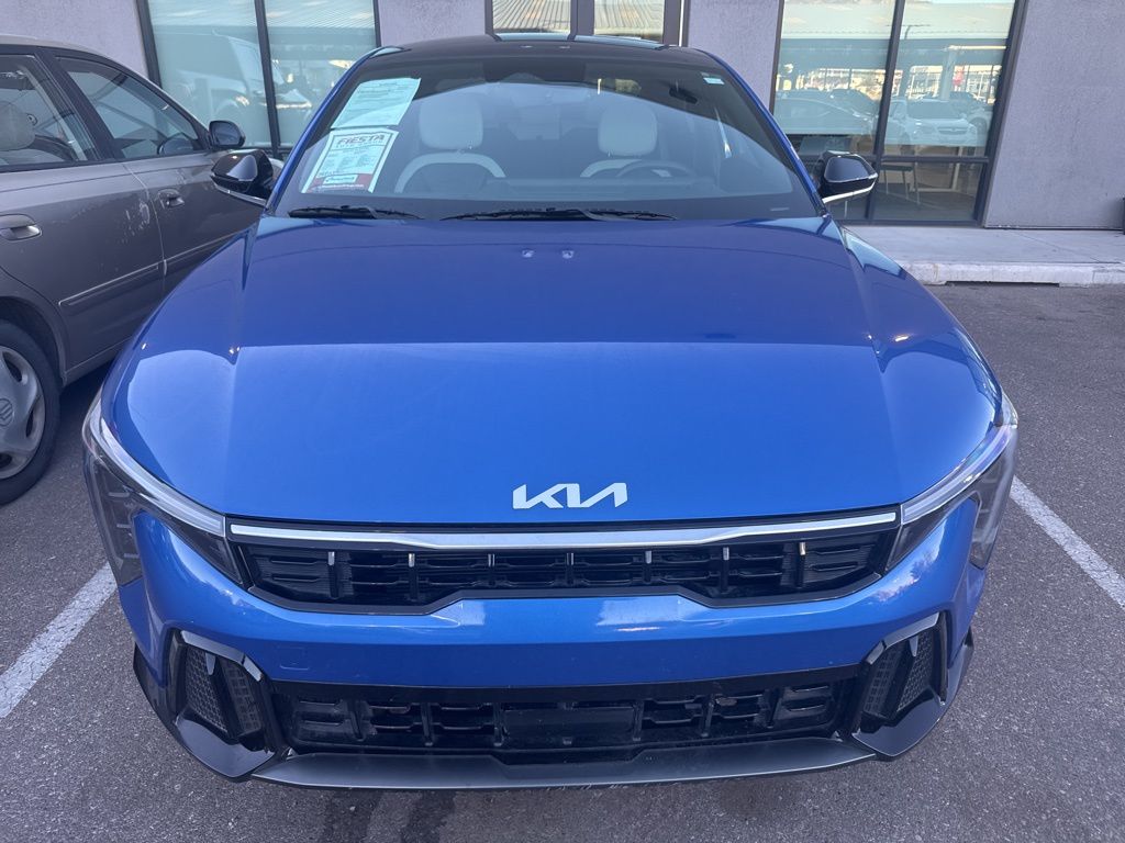 2025 Kia K4 GT-Line photo 2