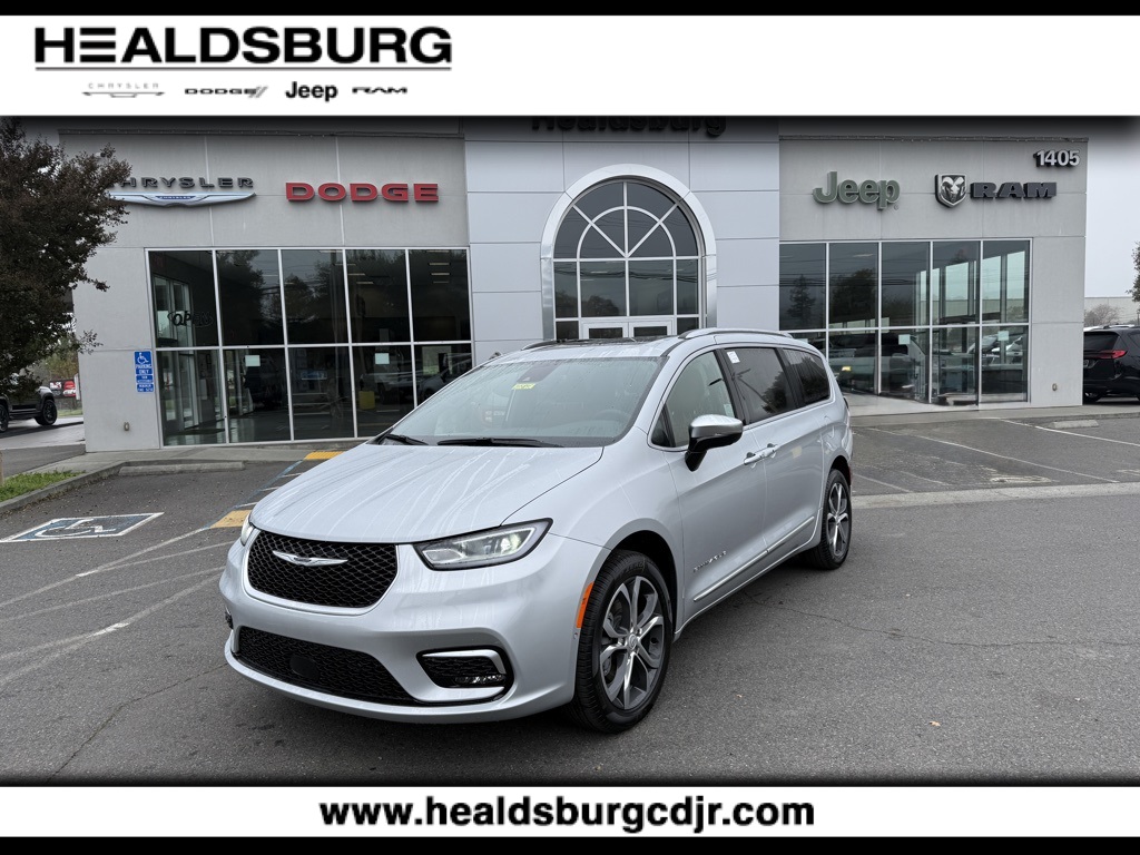 2026 Chrysler Pacifica Pinnacle's photo