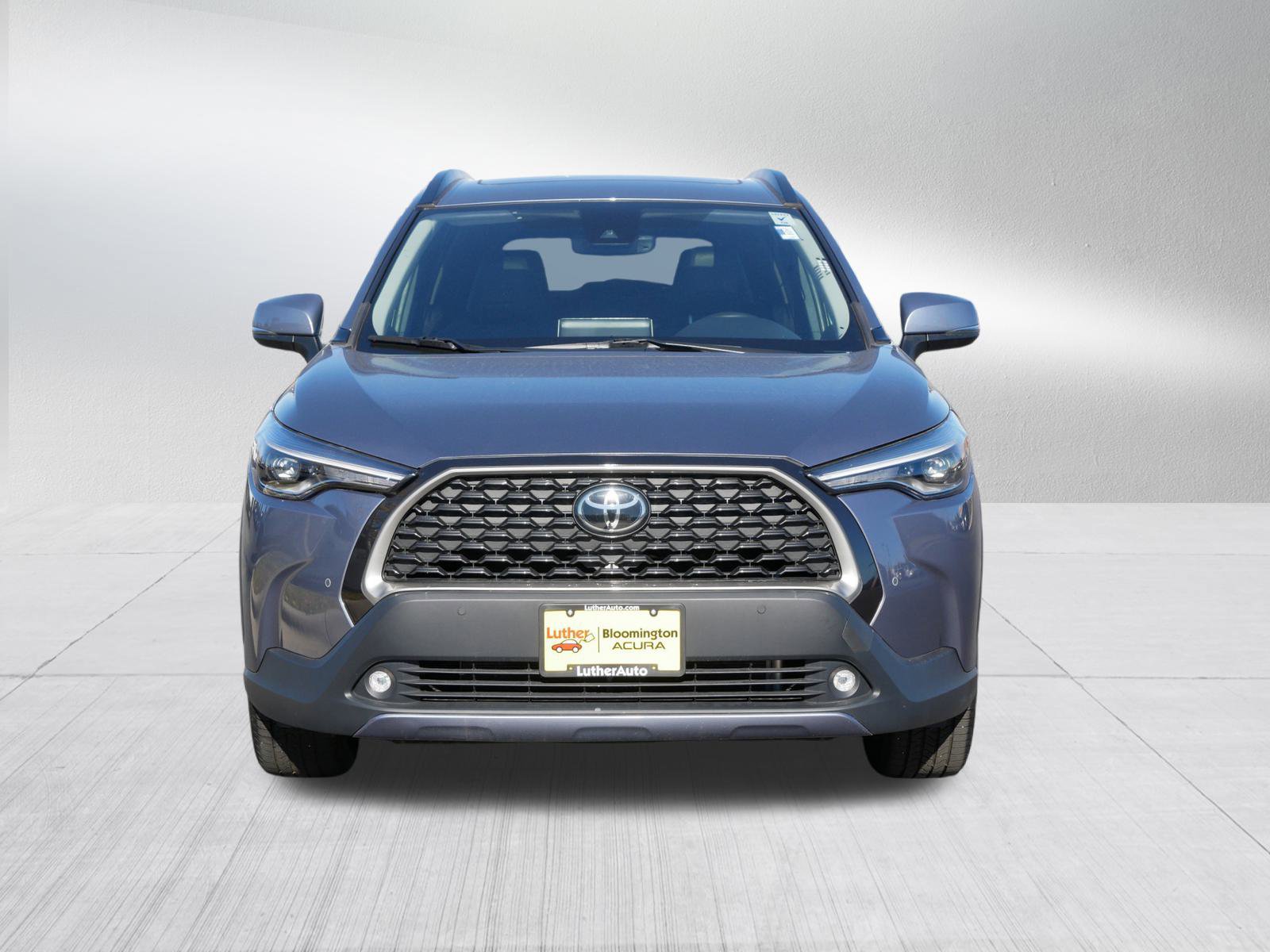 2022 Toyota Corolla Cross XLE photo 2