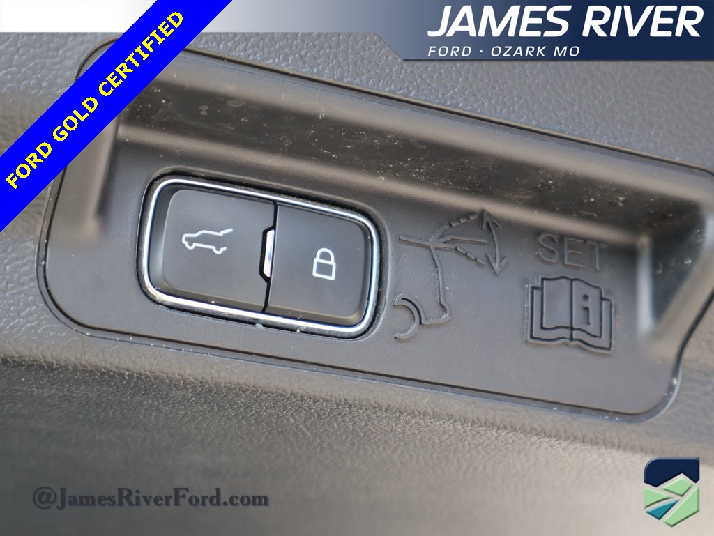 2023 Ford Explorer XLT photo 16