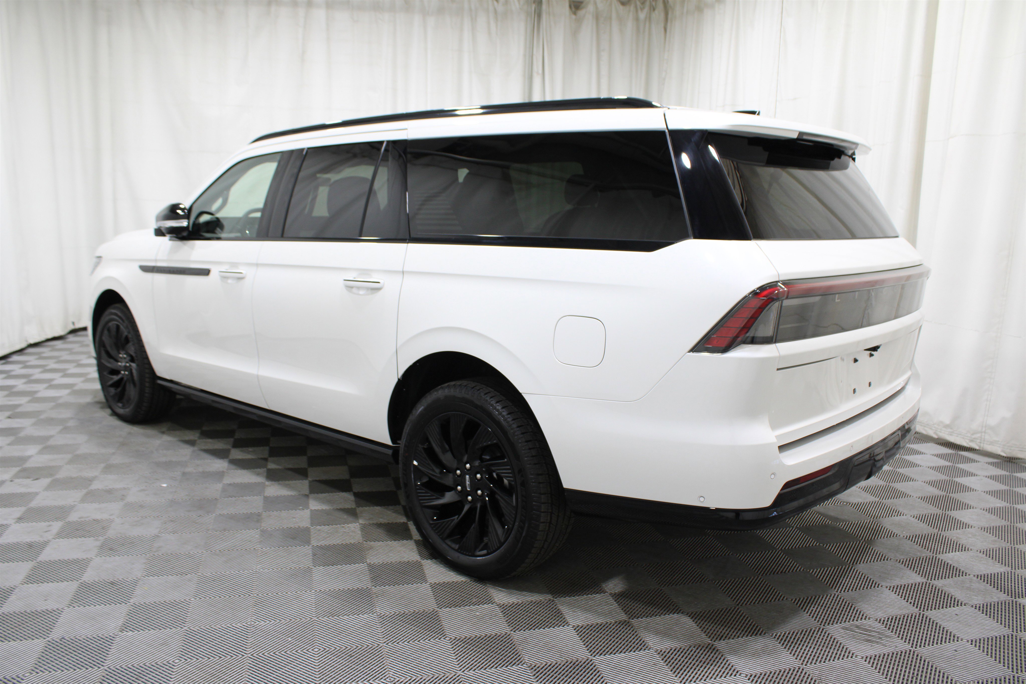 2025 Lincoln Navigator L Reserve photo 3