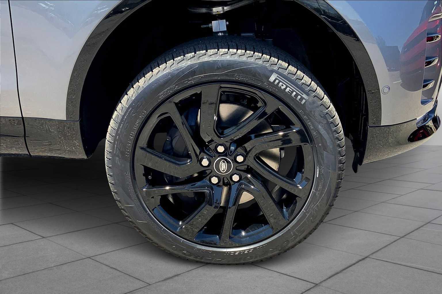 2025 Land Rover Discovery SE photo 11