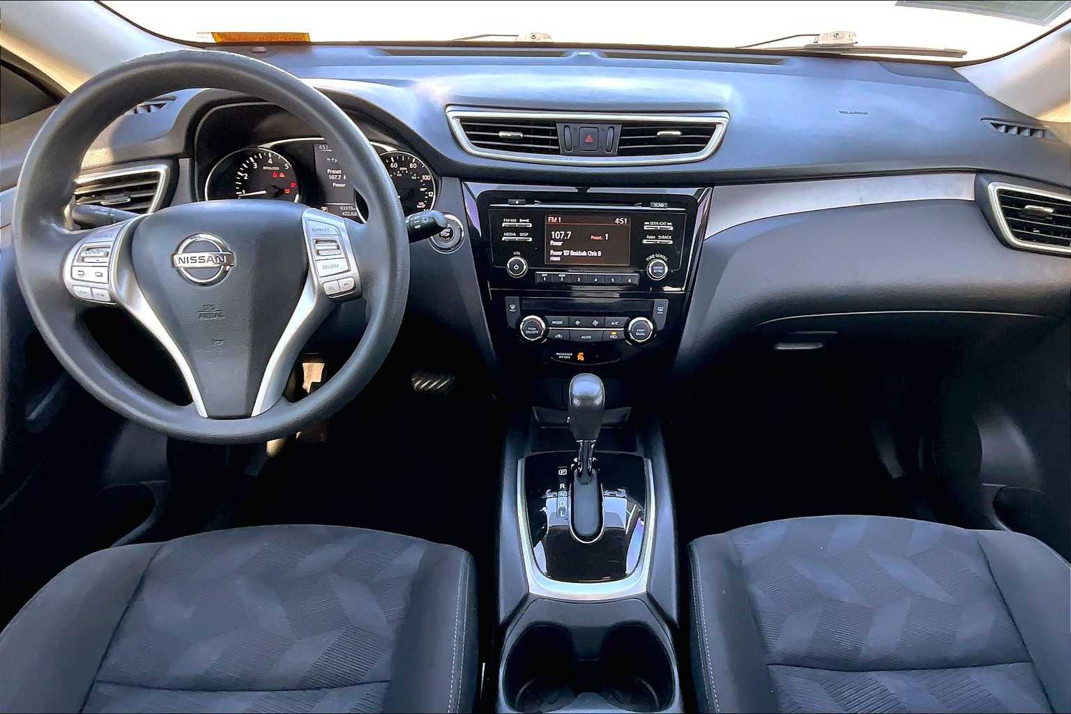 2015 Nissan Rogue SV photo 14