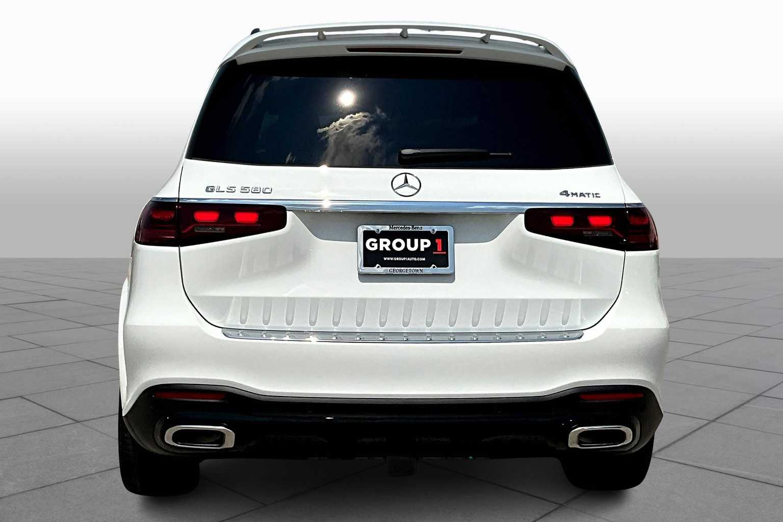 2026 Mercedes Benz GLS 580 4MATIC photo 4