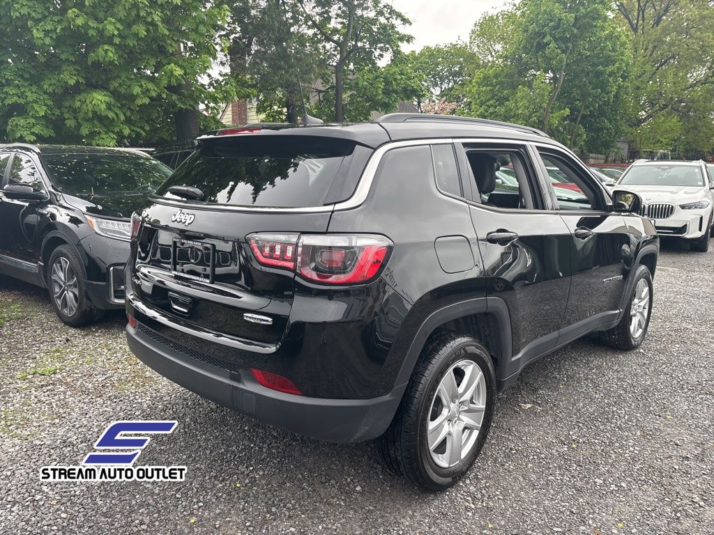 2022 Jeep Compass Latitude photo 5