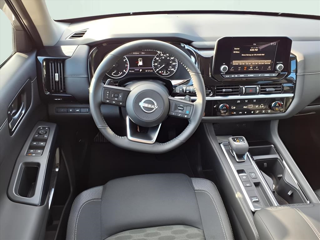 2025 Nissan Pathfinder SV photo 14