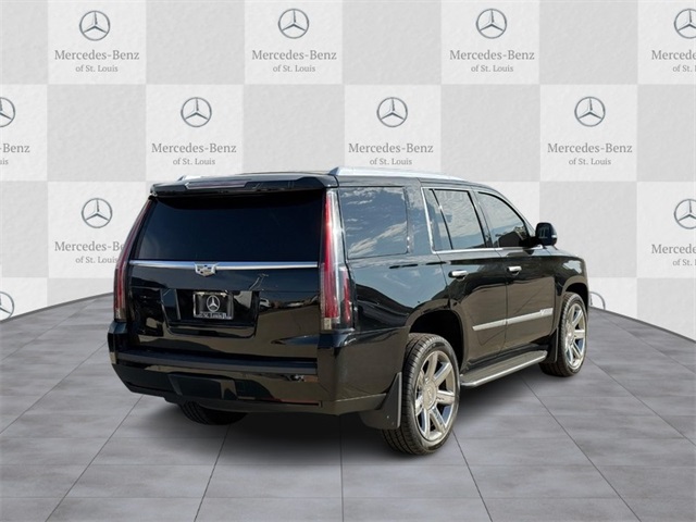 2016 Cadillac Escalade Luxury photo 2