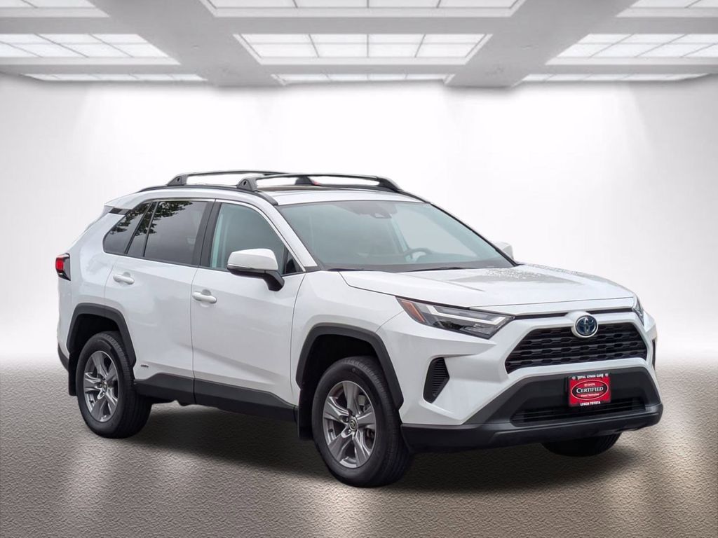 2023 Toyota RAV4 XLE's photo