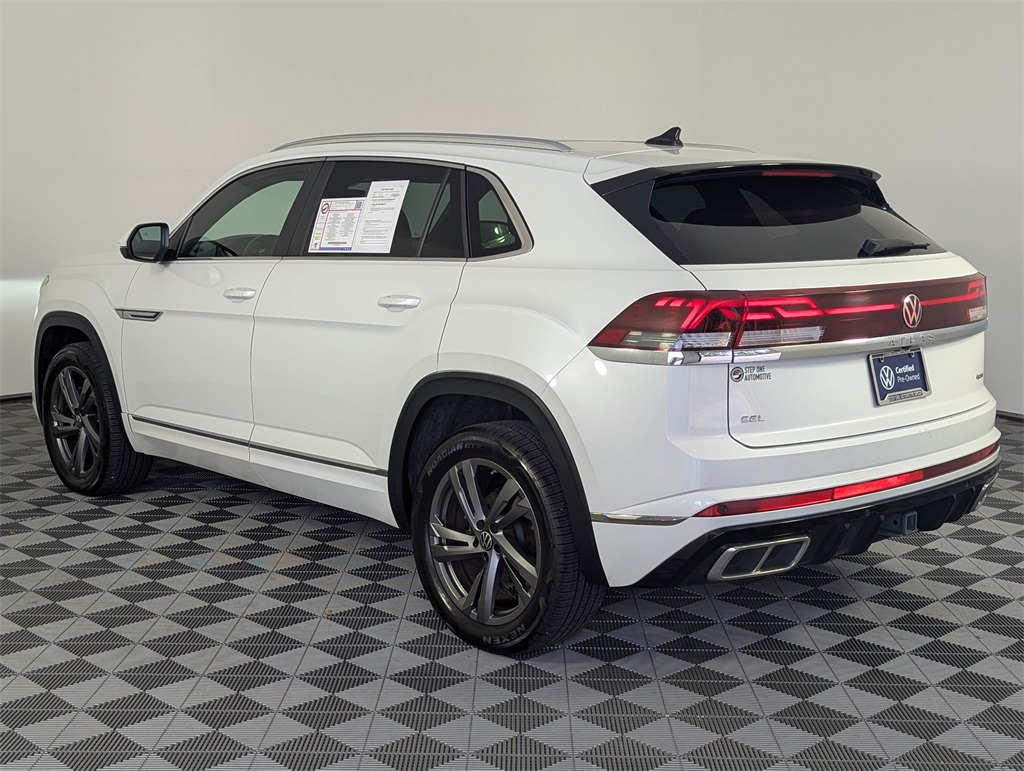 2024 Volkswagen Atlas Cross Sport SEL R-Line photo 2