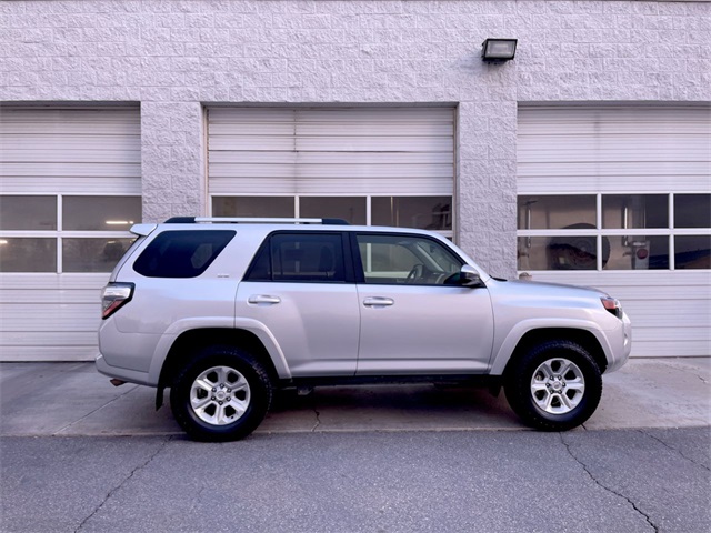 2024 Toyota 4Runner SR5's photo