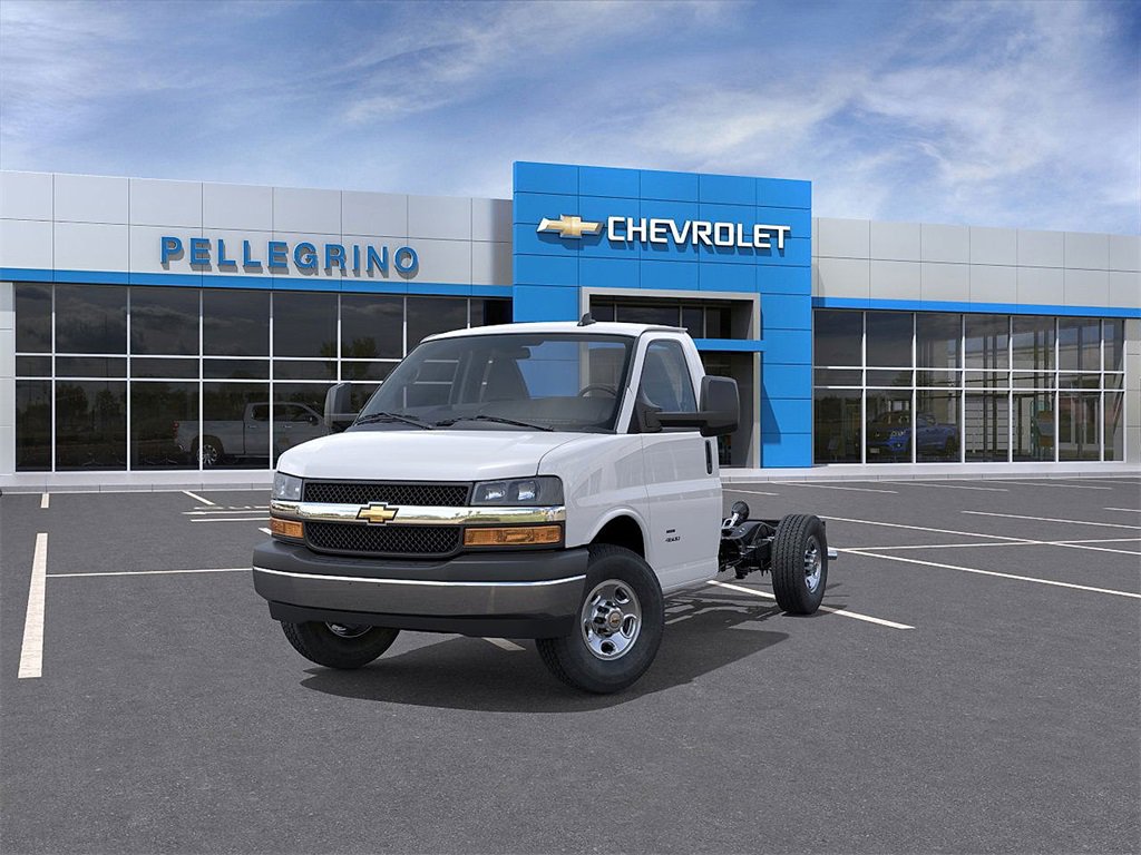 2025 Chevrolet Express Cutaway 3500 photo 4