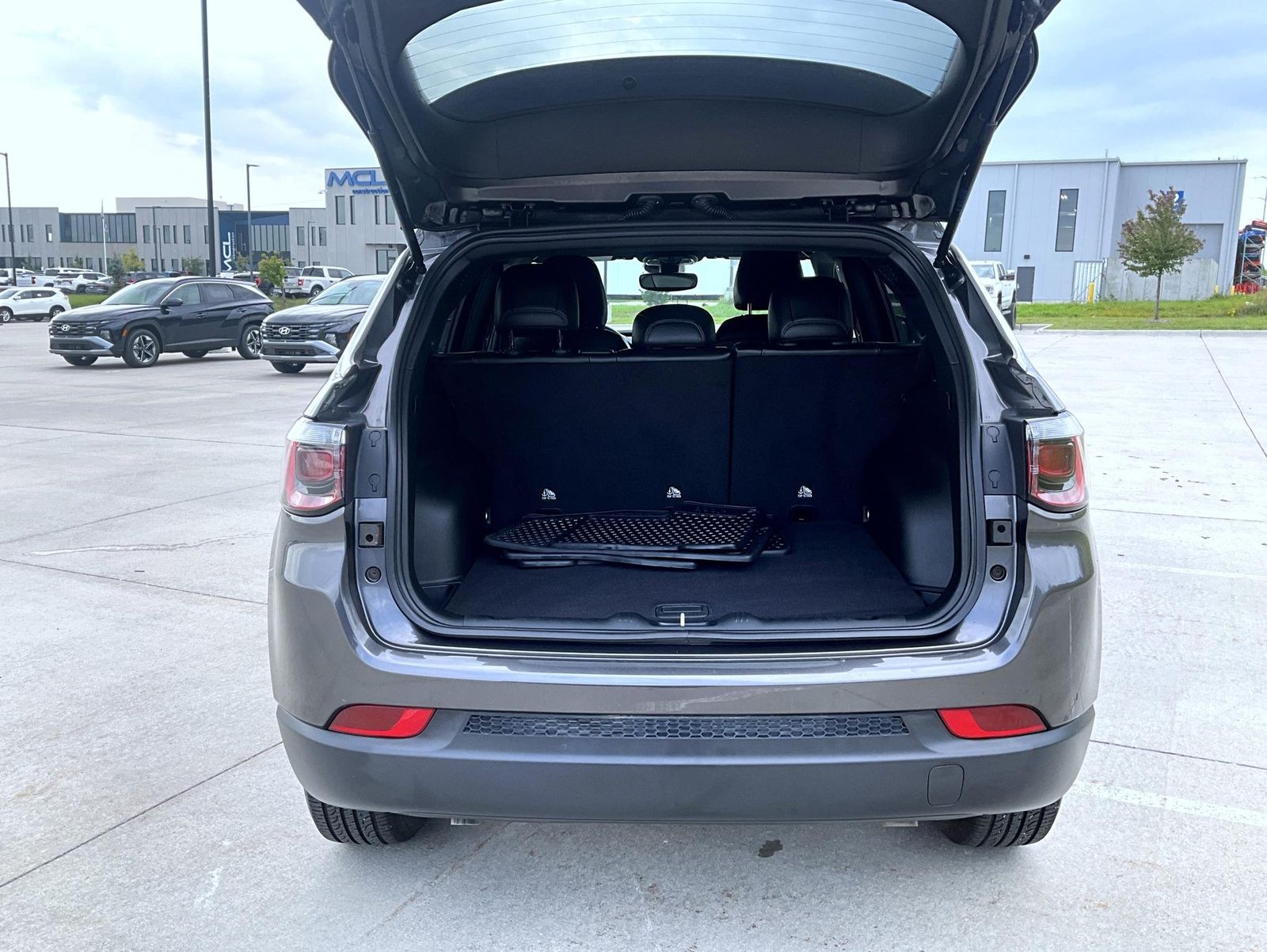 2023 Jeep Compass Latitude Lux photo 9