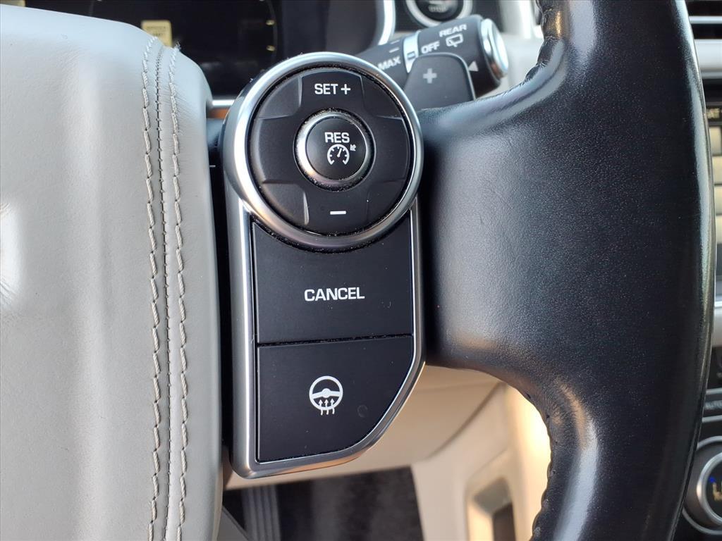 2016 Land Rover Range Rover HSE photo 16