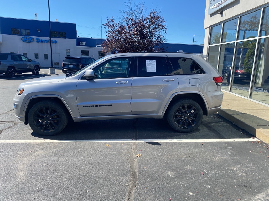 2020 Jeep Grand Cherokee Altitude photo 4