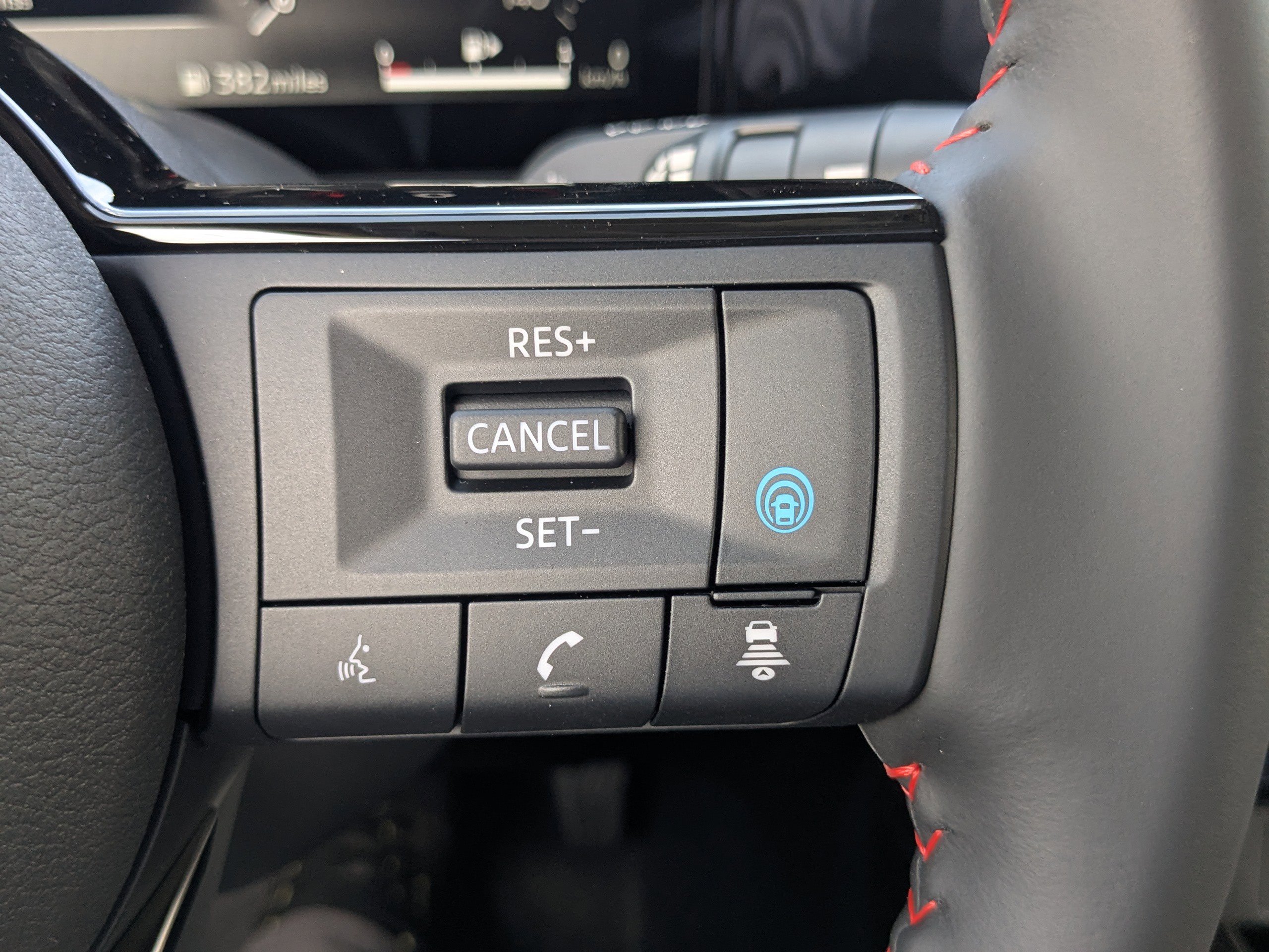 2025 Nissan Kicks SR photo 17