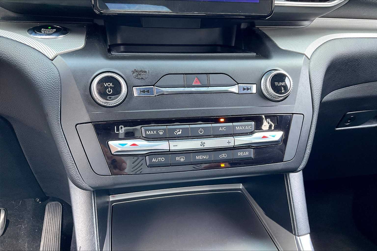 2020 Ford Explorer XLT photo 32