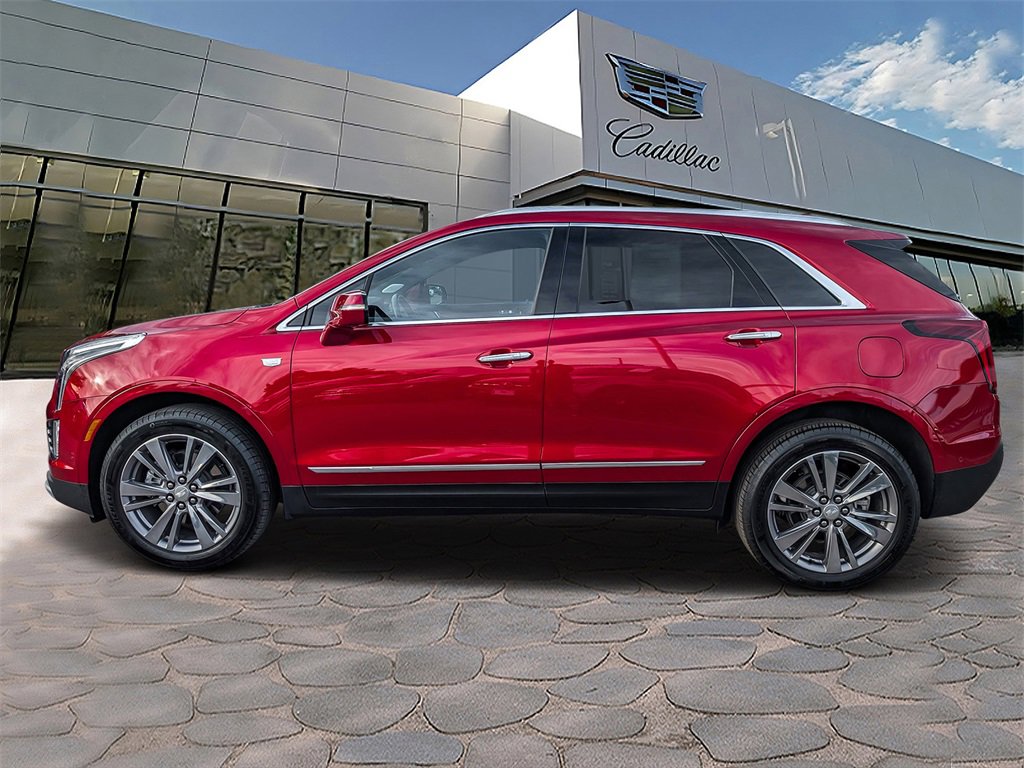 2024 Cadillac XT5 Platinum Premium Luxury photo 2