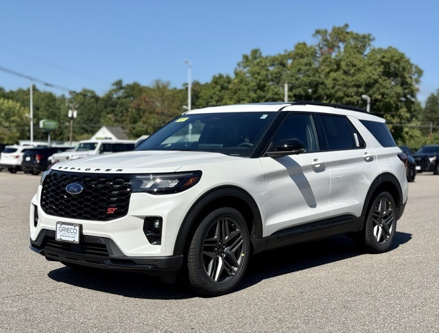 2025 Ford Explorer ST photo 9