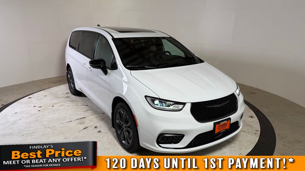 2026 Chrysler Pacifica Select's photo