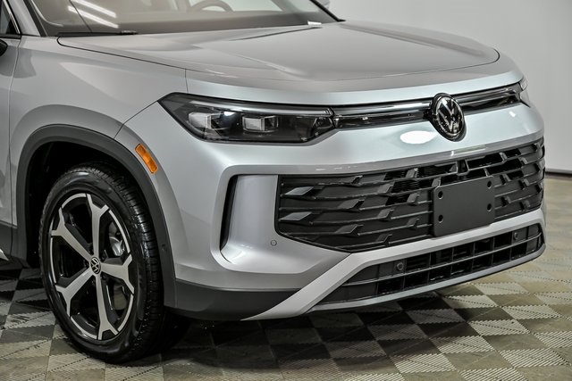 2025 Volkswagen Tiguan SE photo 3