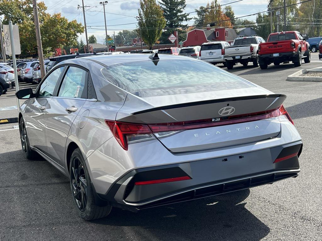 2026 Hyundai Elantra SEL Sport photo 4