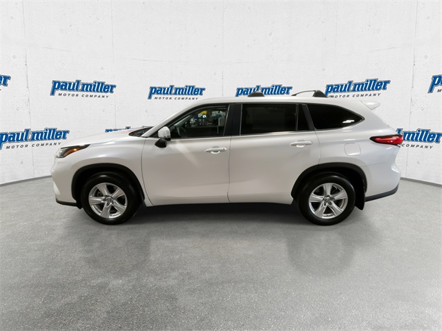 2023 Toyota Highlander L photo 3