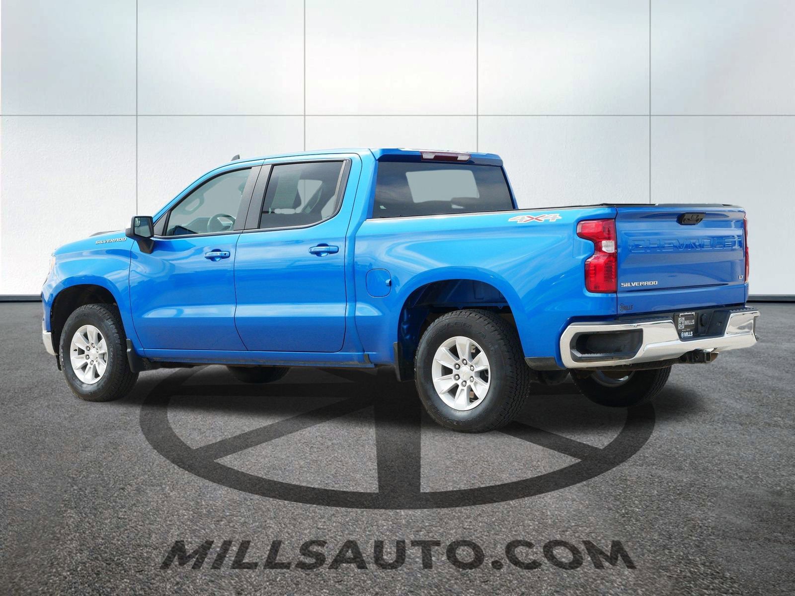 2024 Chevrolet Silverado 1500 LT photo 2