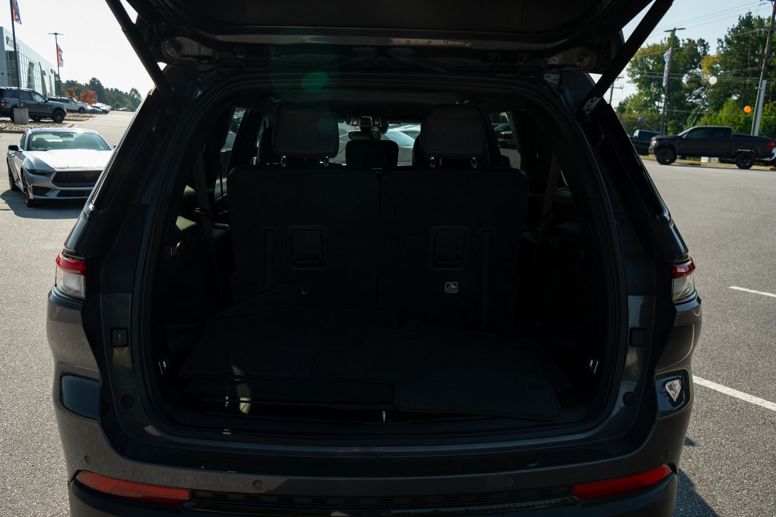 2024 Jeep Grand Cherokee Altitude photo 2