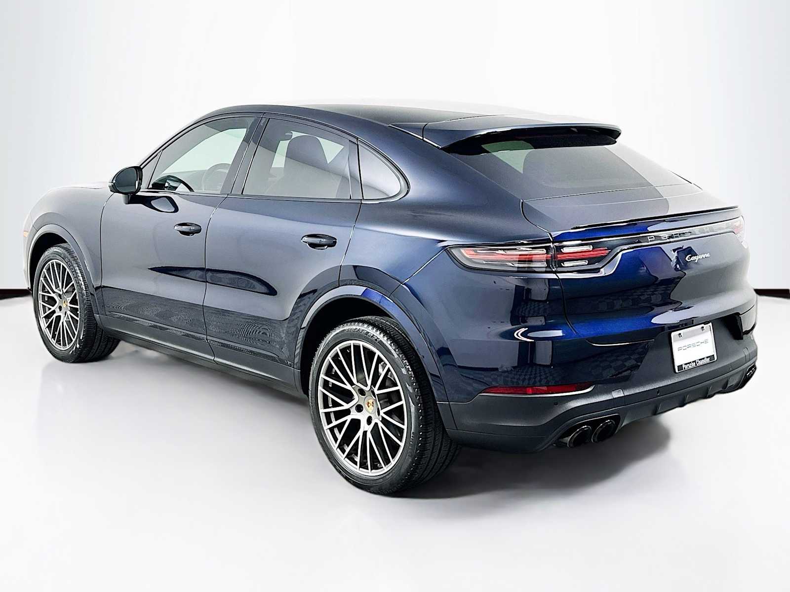 2022 Porsche Cayenne Platinum Edition photo 3