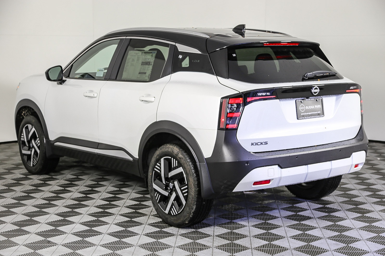 2026 Nissan Kicks SV photo 4