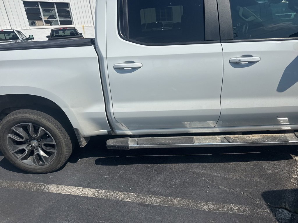 2023 Chevrolet Silverado 1500 LT photo 3