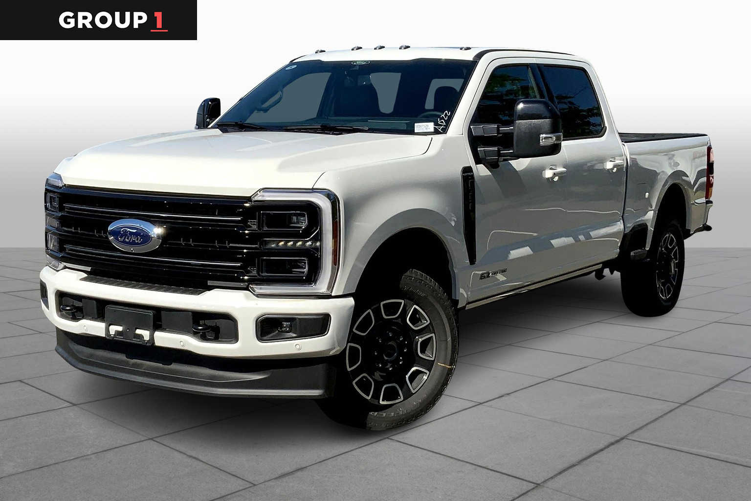 2025 Ford F-350 Super Duty Platinum's photo