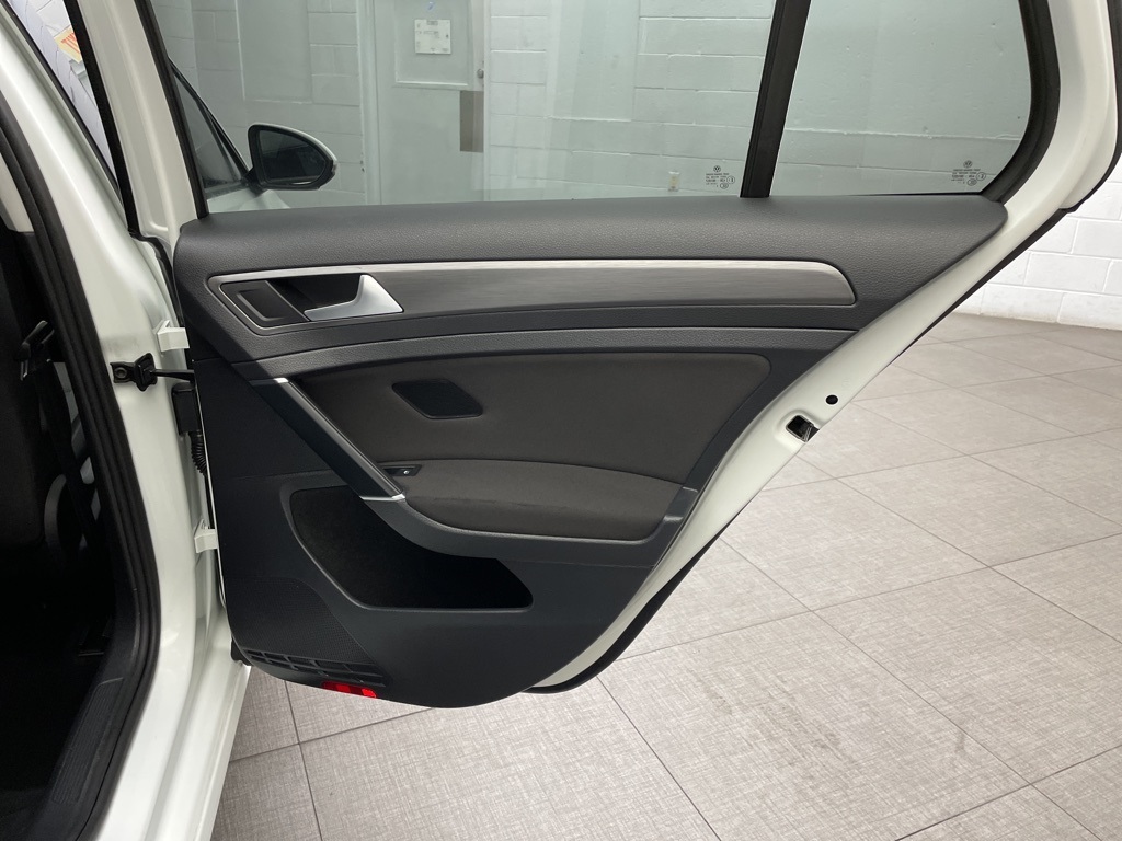 2019 Volkswagen e-Golf SE photo 22