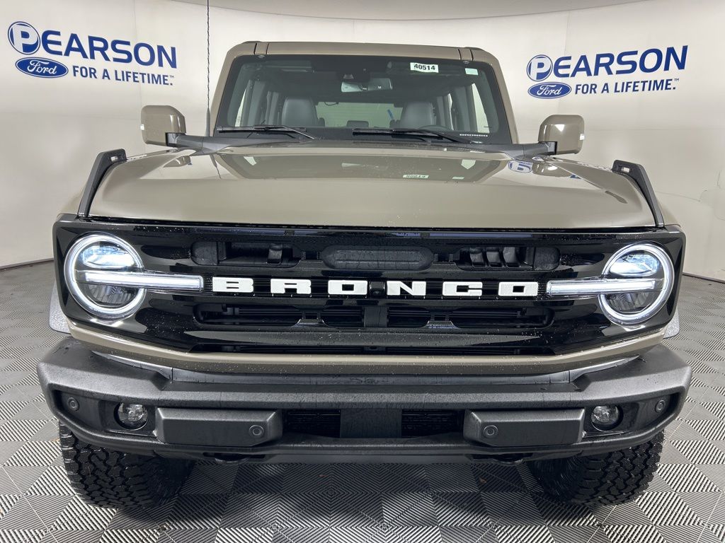2025 Ford Bronco Outer Banks photo 2
