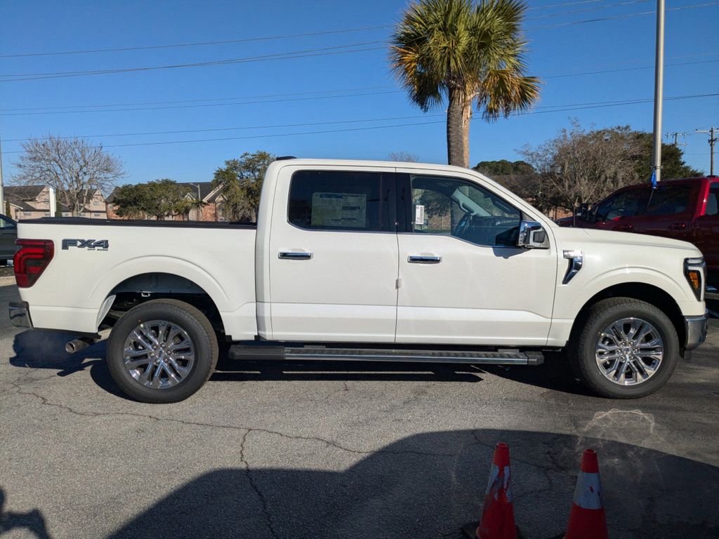 2025 Ford F-150 Lariat photo 3
