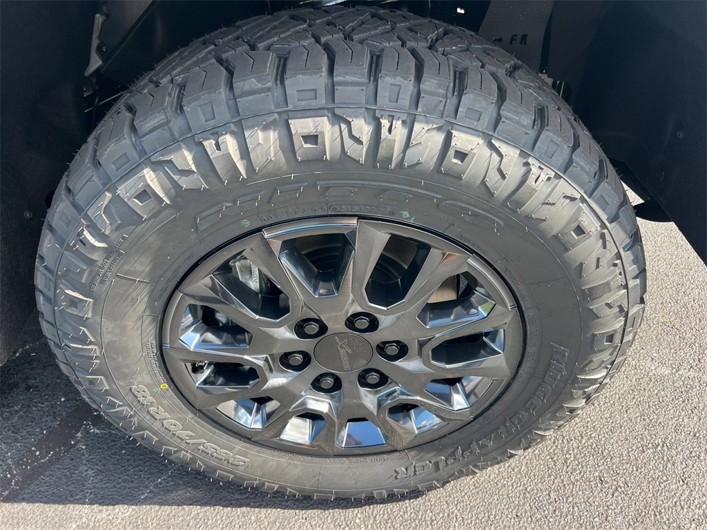 2025 Toyota Tundra SR5 CrewMax photo 12