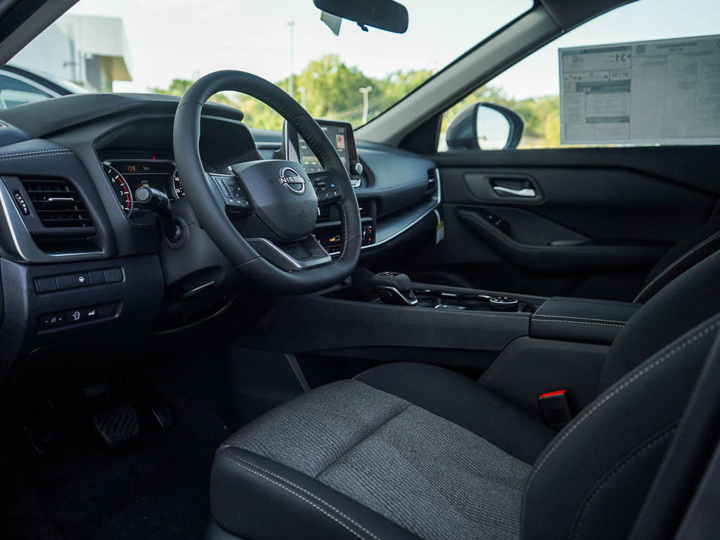 2026 Nissan Rogue SV photo 17
