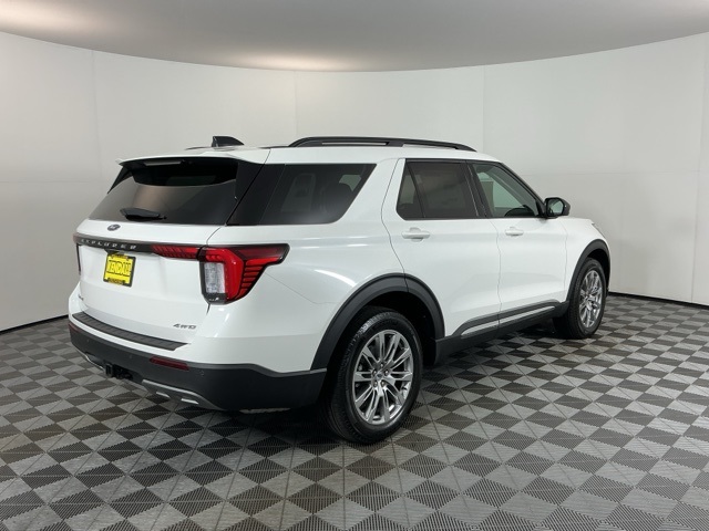 2025 Ford Explorer photo 4