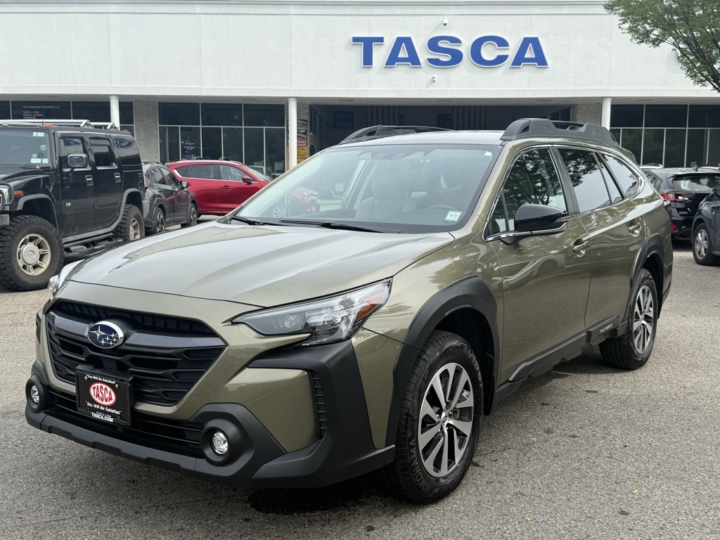 2025 Subaru Outback Premium's photo