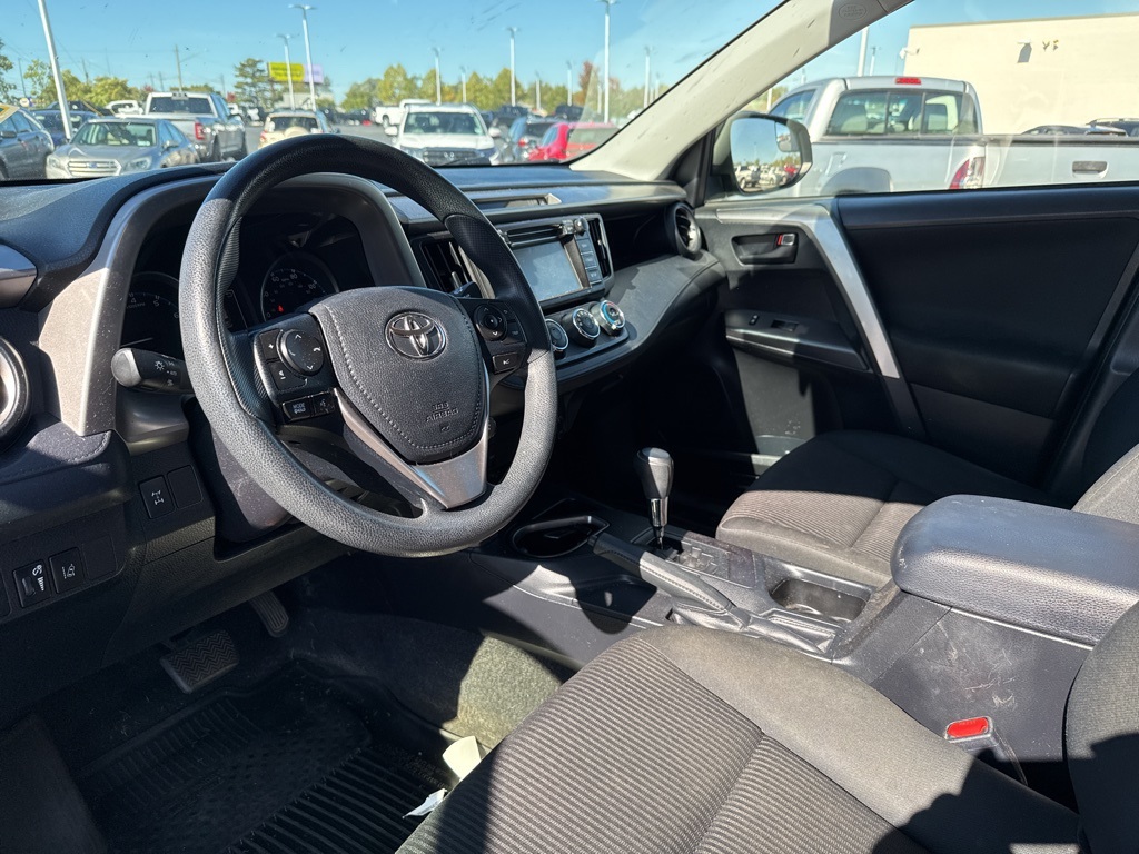 2018 Toyota RAV4 LE photo 5