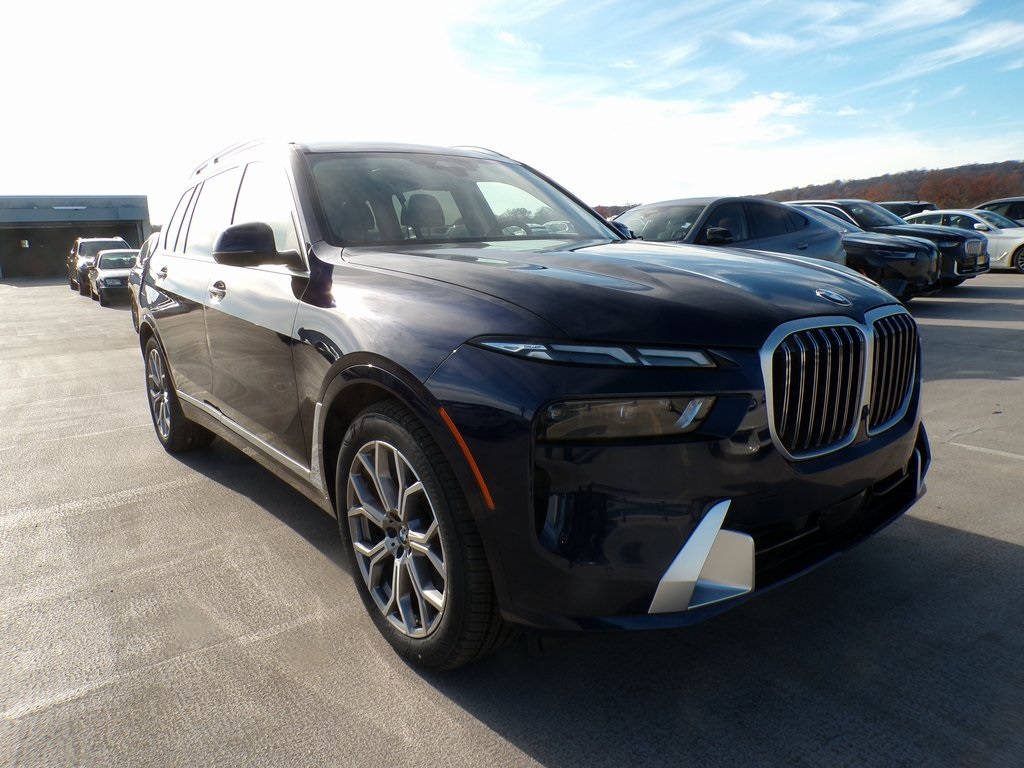 2024 BMW X7 40i's photo