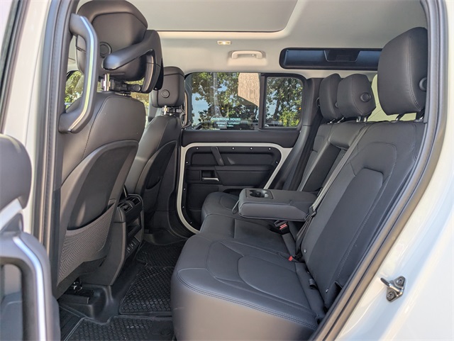 2025 Land Rover Defender 110 S photo 5