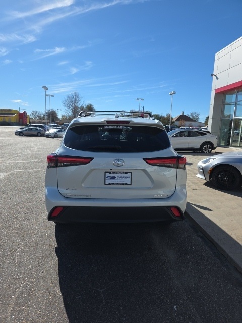 2022 Toyota Highlander XLE photo 4