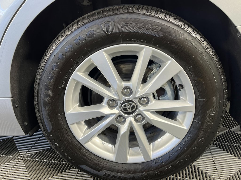 2025 Toyota Camry LE photo 11