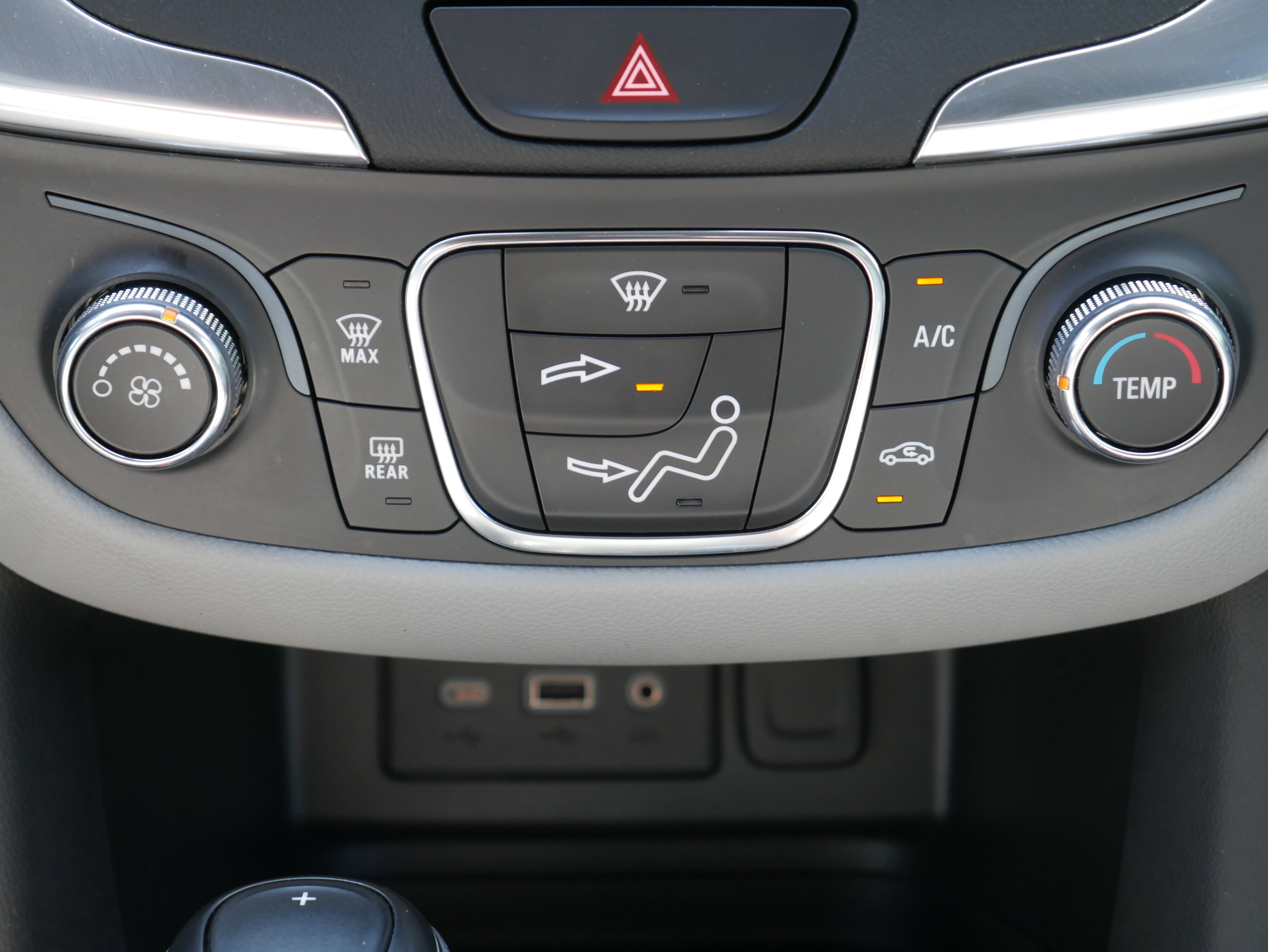 2021 Chevrolet Equinox LS photo 4