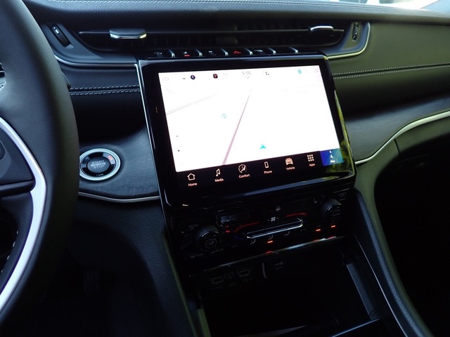 2025 Jeep Grand Cherokee Limited photo 17