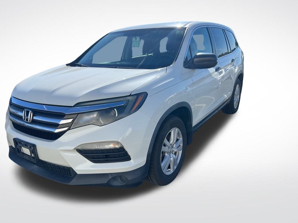 2017 Honda Pilot LX's photo